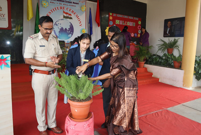 Visit of Shri Motilala Pawar, CPI, Town Police Station, Haveri