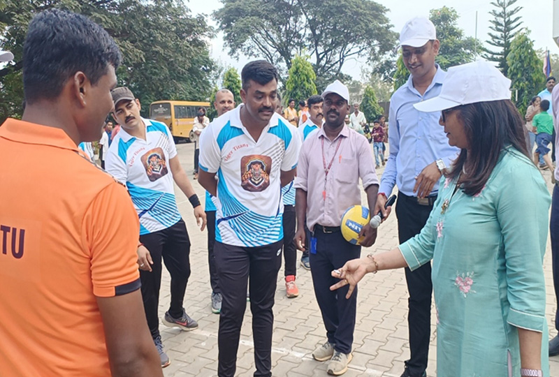 Volleyball and Throwball tournament for school parents